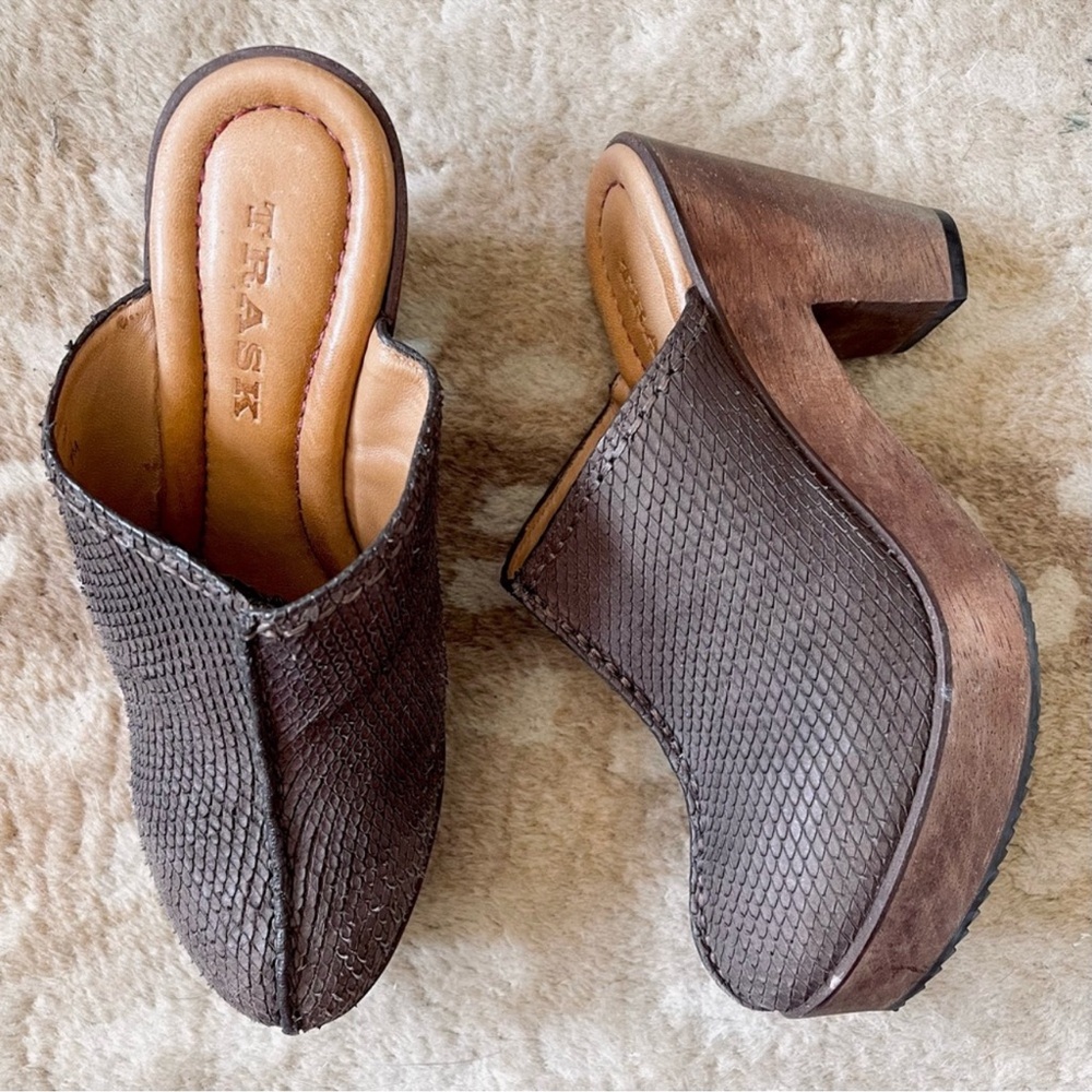 Trask Gwen Wooden Platform Clog Mule Heels Brown Leather Scales Size 7